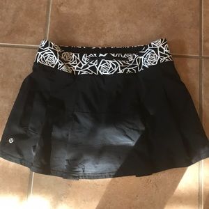Lululemon skirt 8 tall  blk/what